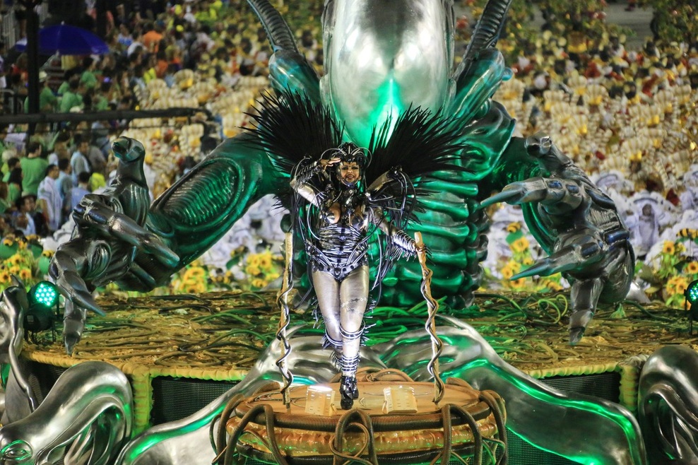 Rio de Janiero ponovno postregel s slikovitim spektaklom