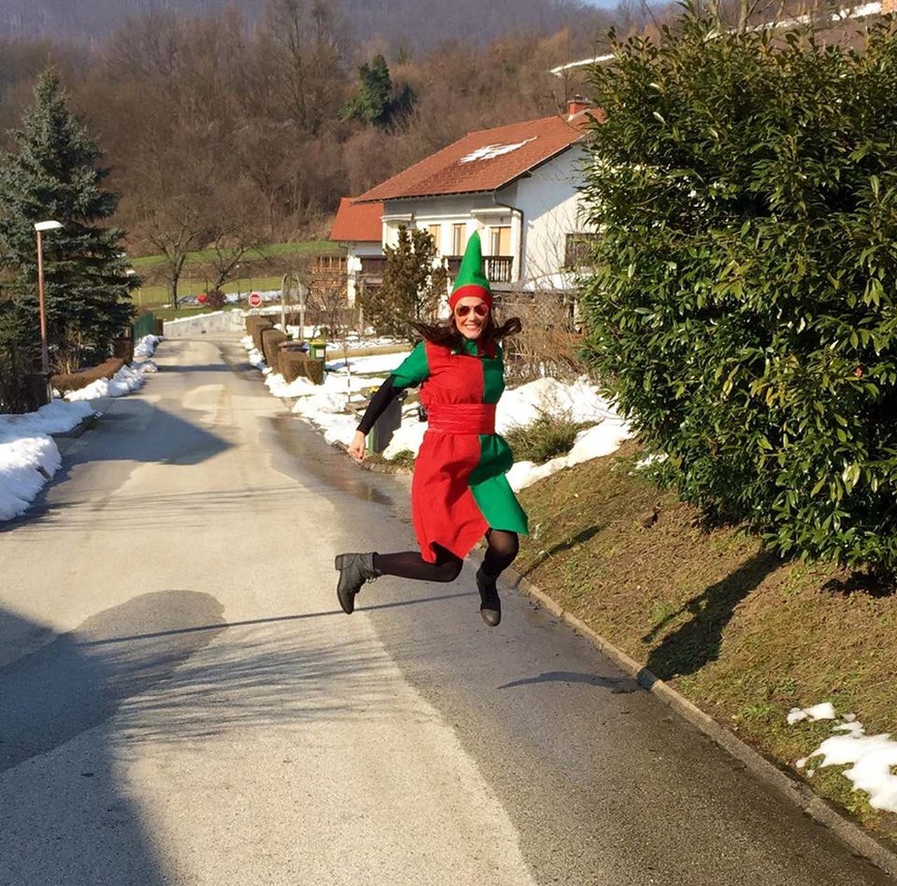 Zapeljiva violinistka Ana Vurcer je pust praznovala na Hvaru
