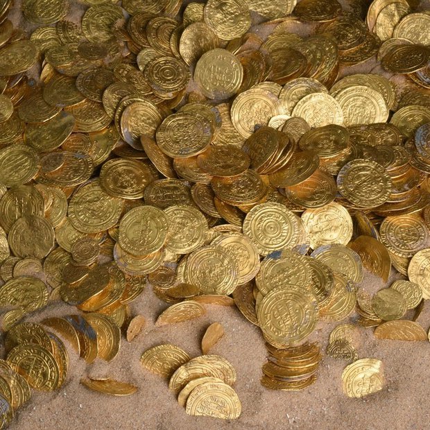 Potapljači pod morjem izraelskega parka Caesarea našli na stotine zlatih cekinov!
