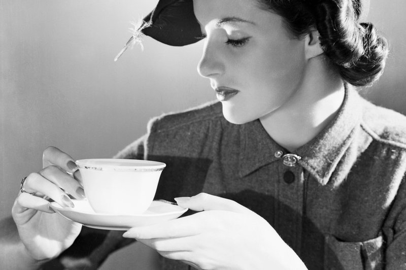 Kavarniški bonton za ženske iz leta 1936 (foto: profimedia)