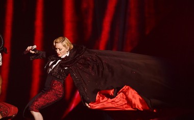 Twitteraše 'skrbi' za Madonnine kolke