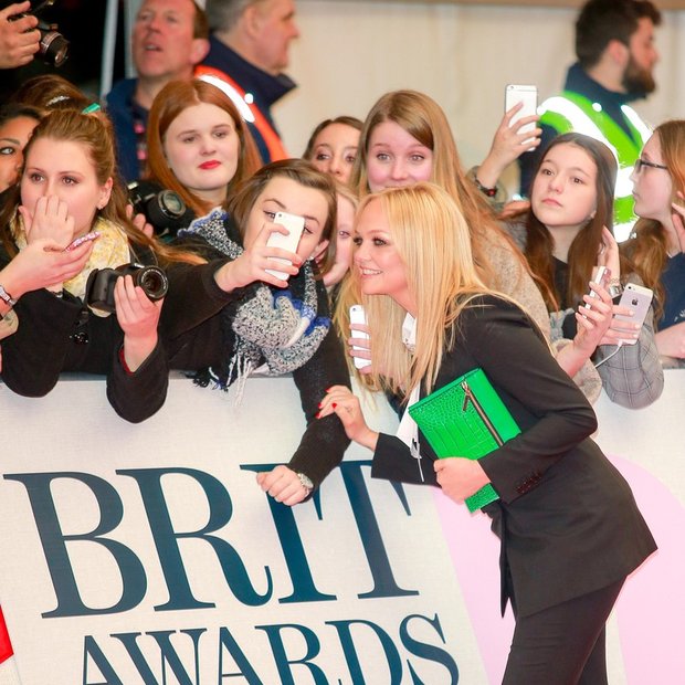 Na Brit Awards so na svoj račun prišli tudi oboževalci!