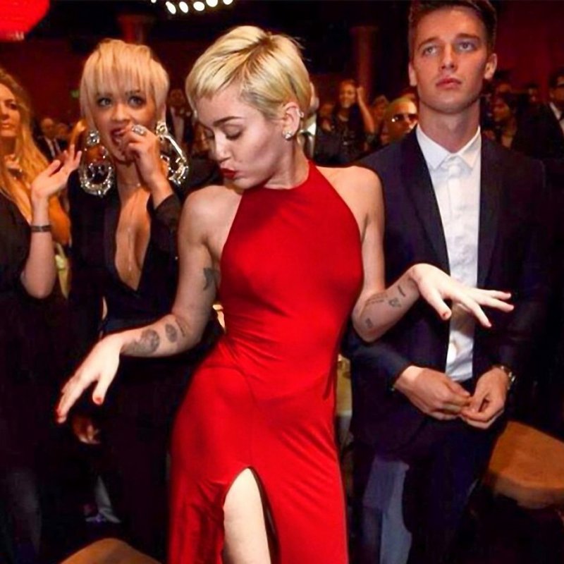 Se je Rita Ora ostrigla na kratko zaradi Miley? (foto: profimedia)