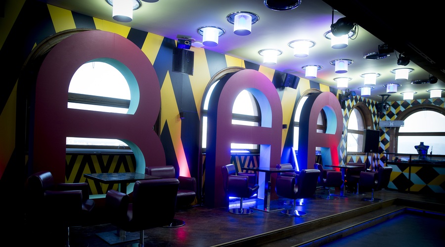 Miloš (Bar) - še včerajšnji favorit gledalcev danes osovražen zapustil Bar (foto: Planet TV)