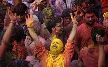 Indijski praznik barv Holi v pozdrav pomladi!