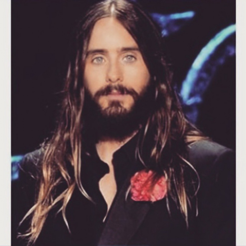 Jared Leto je z novo frizuro osupnil in navdušil!