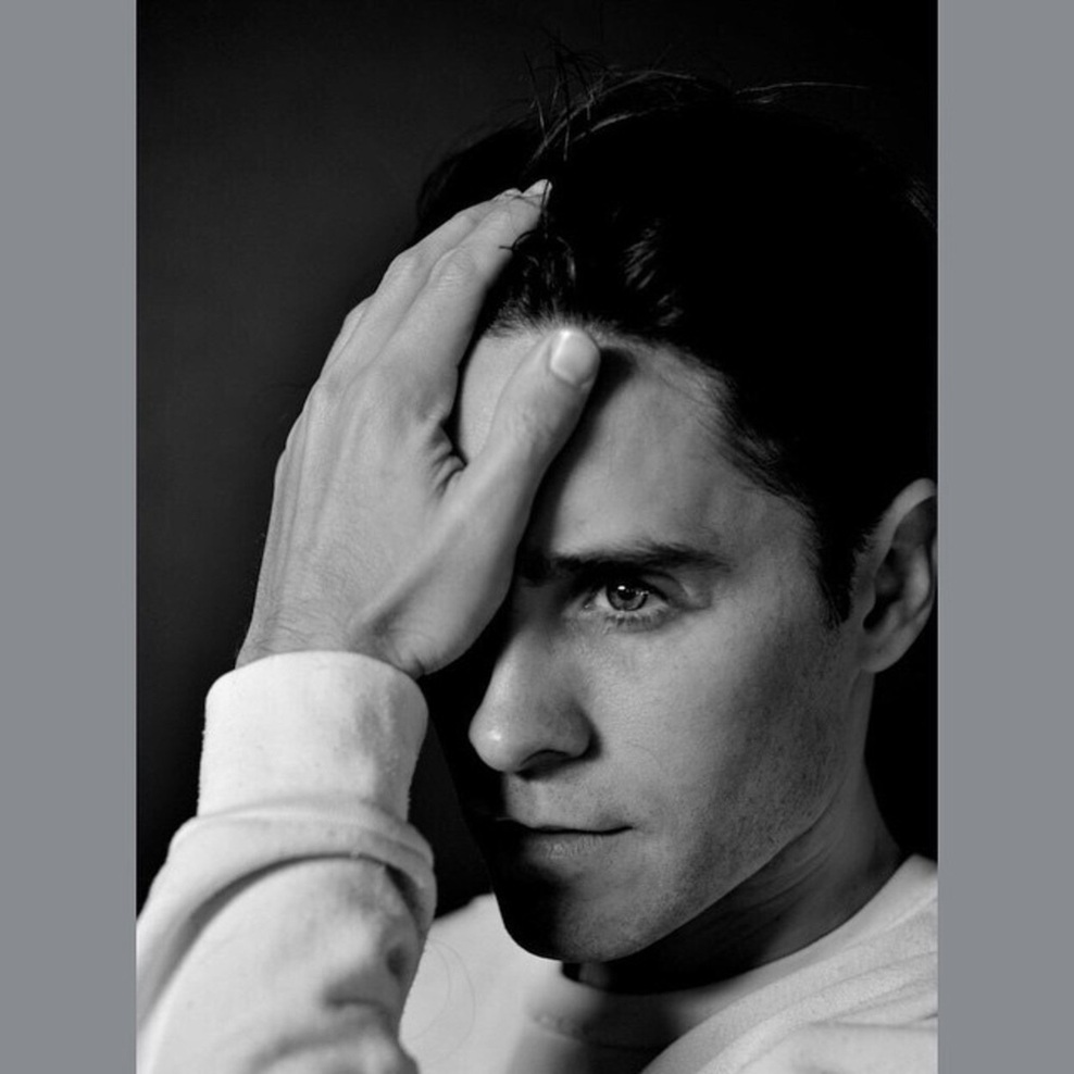 Jared Leto je z novo frizuro osupnil in navdušil!
