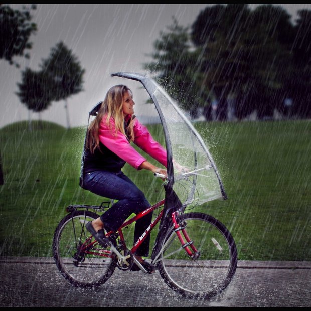 Izum ščitnika zoper dež za kolesarje!