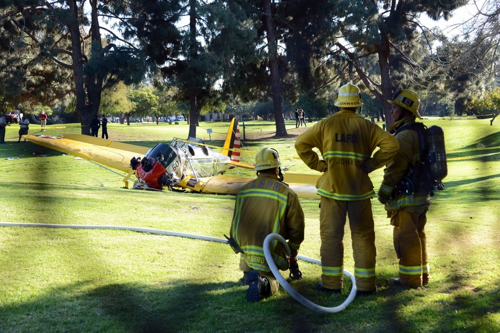 Harrison Ford se je ponesrečil z letalom, a na srečo ni hujšega!