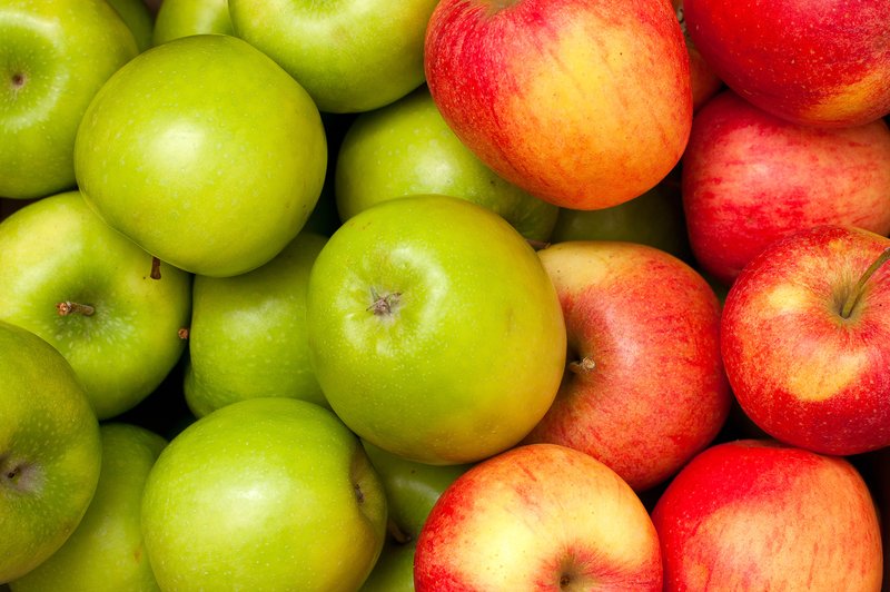 Rdeče ali zeleno jabolko - katero je bolj zdravo? (foto: Shutterstock)