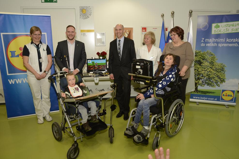 Otroški oddelek URI – Soča bogatejši za aparat za nadomestno komunikacijo (foto: Primož Predalič)