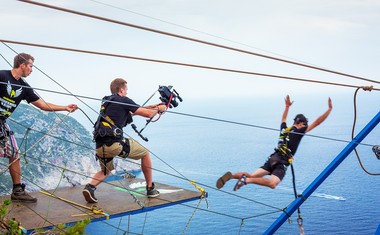 Neverjetni skoki z vrvjo na otoku Zakintos