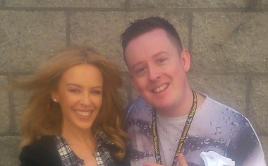 Super oboževalec Kylie Minogue zapravil 30.000 funtov za suvenirje