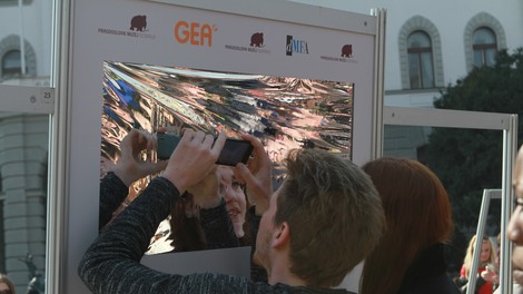 Petkov sončni mrk je na Kongresni trg privabil mnoge!