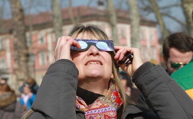 Petkov sončni mrk je na Kongresni trg privabil mnoge!