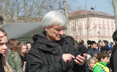 Petkov sončni mrk je na Kongresni trg privabil mnoge!