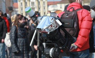 Petkov sončni mrk je na Kongresni trg privabil mnoge!