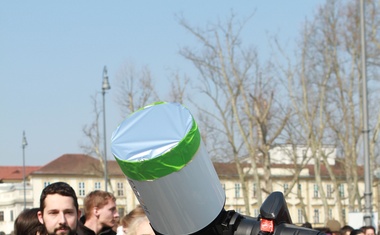 Petkov sončni mrk je na Kongresni trg privabil mnoge!