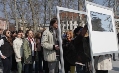 Petkov sončni mrk je na Kongresni trg privabil mnoge!