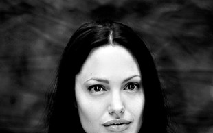 Angelina Jolie bo preventivno odstranila tudi jajčnike