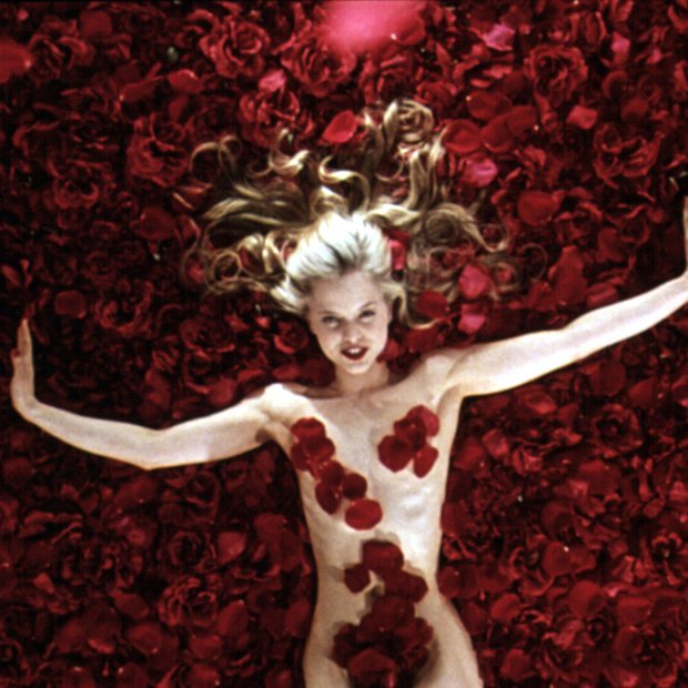 Reprodukcije slavne scene z vrtnicami iz filma Lepota po ameriško