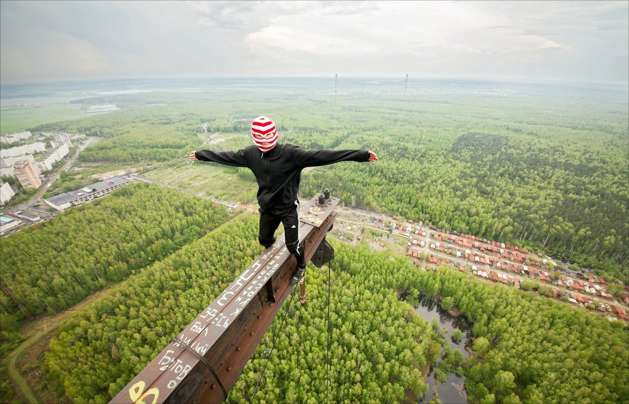 Нестандартная высота. Руферы. Высота. Руферы на трубах. Фото с высоты.