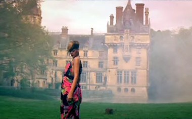 Na prodaj je grad, pred katerim je Rihanna snemala video za Te Amo!