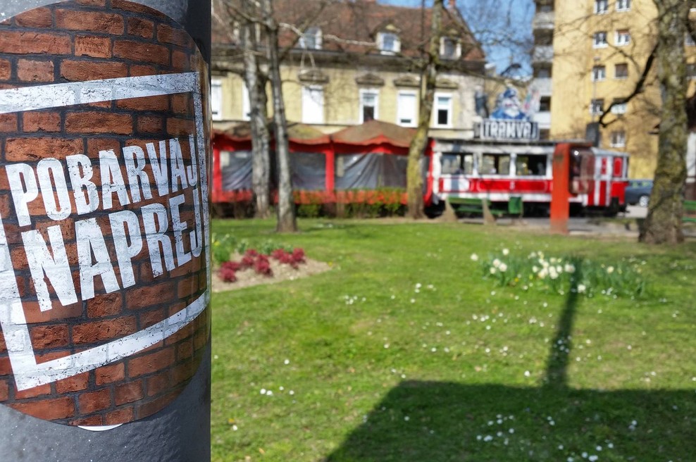 Ste opazili skrivnostno akcijo Pobarvaj naprej? (foto: Pobarvaj naprej)