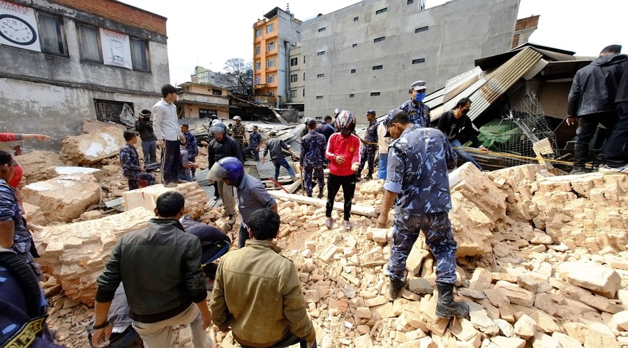 Rdeči križ Slovenije zbira pomoč za prizadete ob potresu v Nepalu (foto: profimedia)