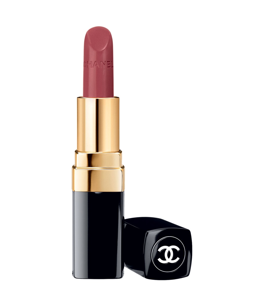 CHANEL 
Rouge Coco je 
kremni, topljivi 
stik, ki  je na voljo v 
29 novih odtenkih. 
Šik paleta modno 
naprednih barv. 
30,85 EUR