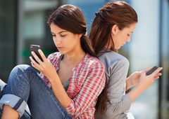 Najbolj učinkovita vaja za odpravo podbradka, ki je posledica pretirane rabe mobilnih telefonov!