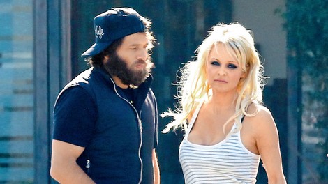 Pamela Anderson z izsiljevanjem do milijona dolarjev