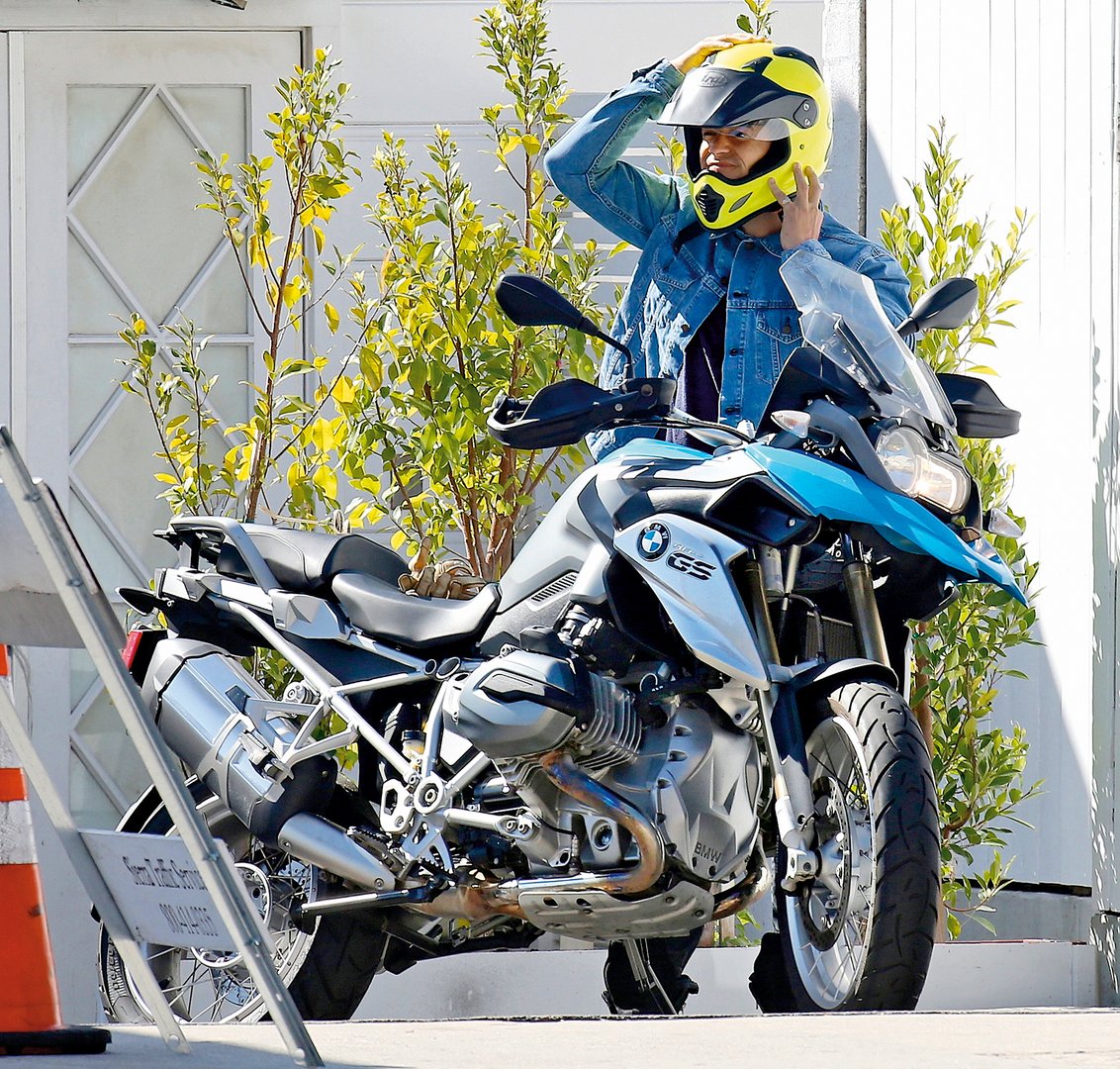 Orlando Bloom prisega na BMW - Trači - Govori.se