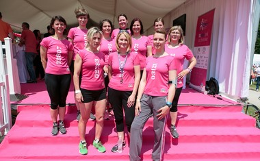 Ob 10. dm teku za ženske je Ljubljana zaživela v rožnati barvi