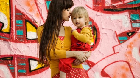 P&G v sodelovanju s Hoferjem pomaga materinskim domovom in varnim hišam