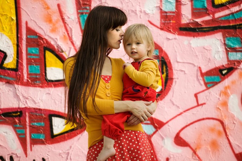 P&G v sodelovanju s Hoferjem pomaga materinskim domovom in varnim hišam (foto: profimedia)