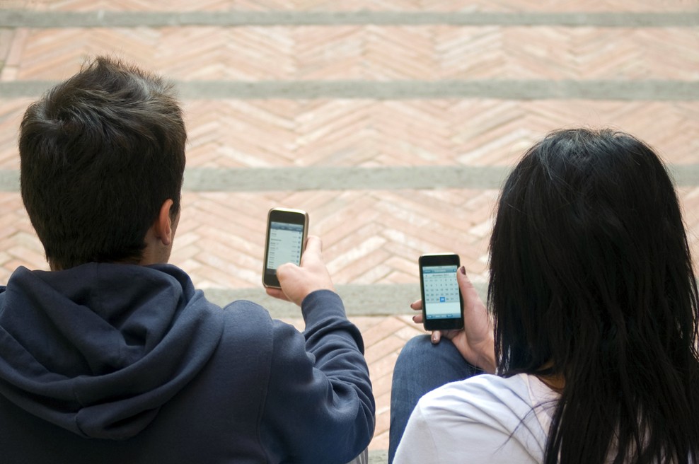 Plakat »Anita«, ki opozarja na spletno zasvojenost (foto: Shutterstock)