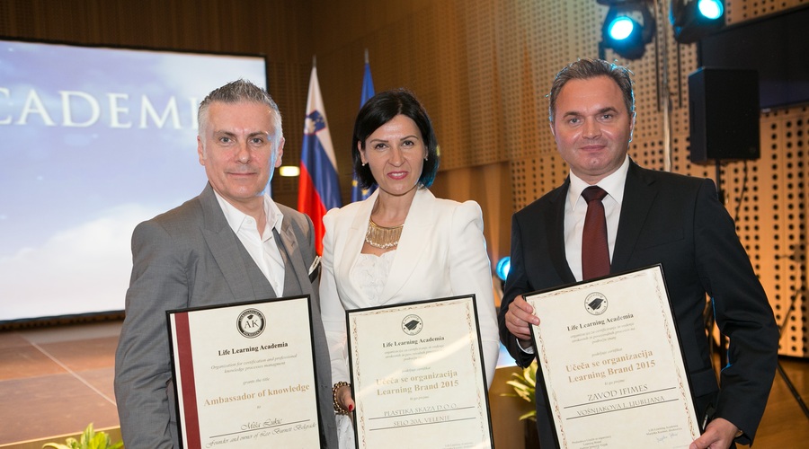 Prejemnik naziva Ambasador znanj Miša Lukić, ustanovitelj in lastnik Leo Burnett Beograd; prejemnika priznanja Učeča se organizacija Tanja Skaza, direktorica Plastike Skaza in Zijad Bećirović iz Zavoda Ifimes (foto: Katja Kodba)