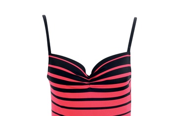 Letošnja moda kopalk prisega na nenavadnost!