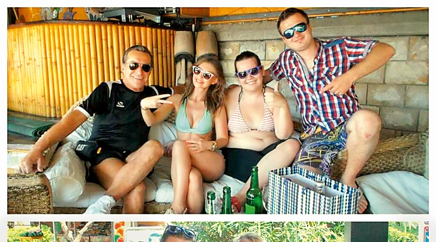 Ana Jeler z družbo (foto: osebni arhiv)
