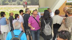 
                                                         Gostje so bili  postreženi s kamniškimi dobrotami  in trničem  trd im sirom iz Velike planine