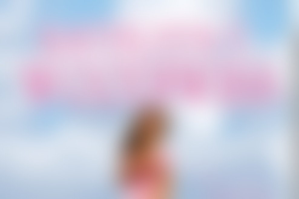 Kraljica ljubezenskih romanov se vrača z nadaljevanjem uspešnice Plamen in cvet!