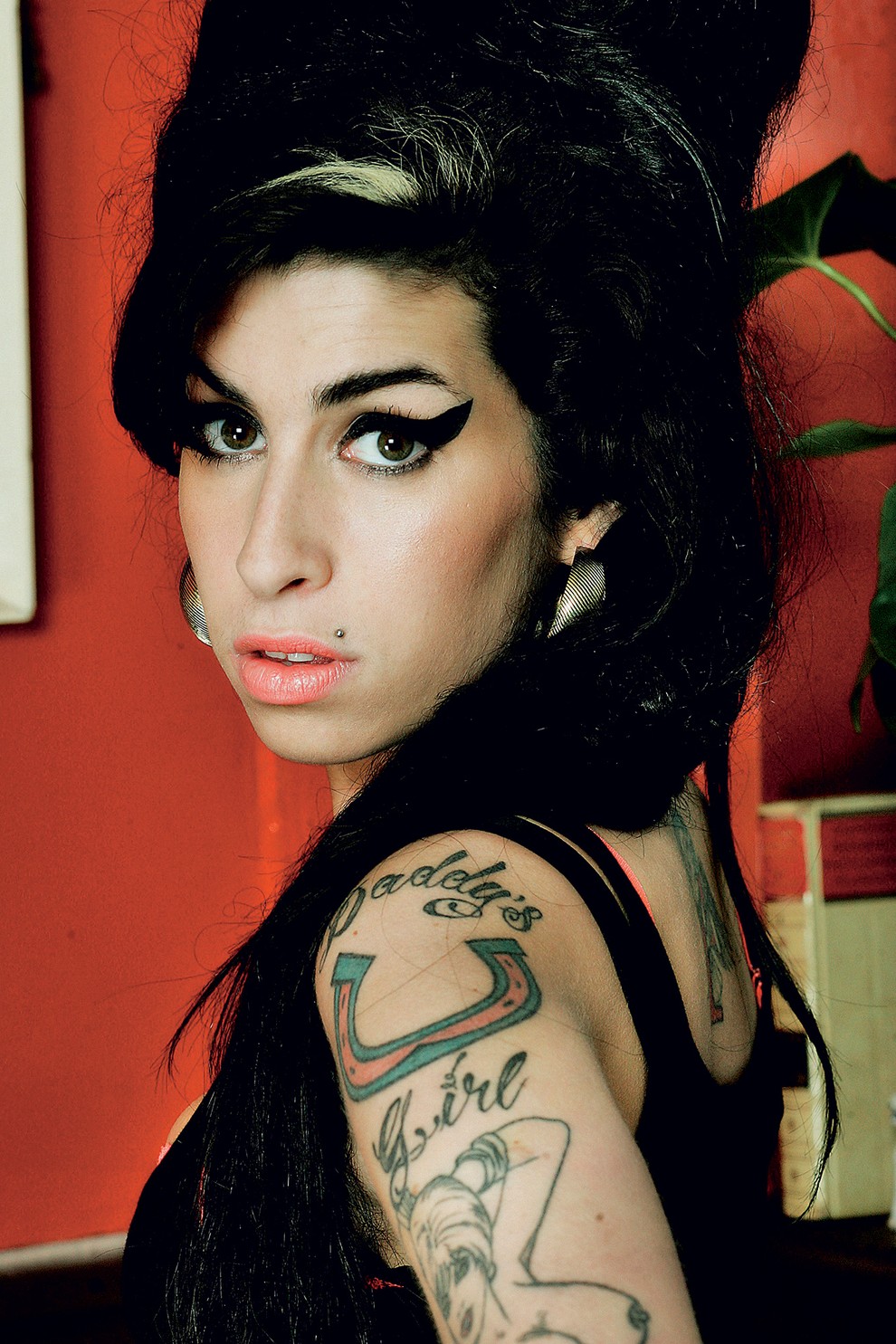 Britanska pevka Amy Winehouse je s samo dvema studijskima albumoma pustila neizbrisen pečat v glasbeni zgodovini. Čeprav je umrla pri …