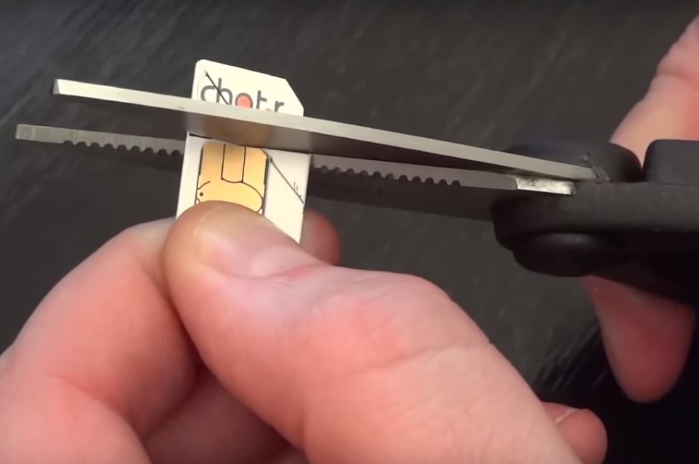 Je končno konec SIM-kartic, kot jih poznamo? (foto: Youtube)