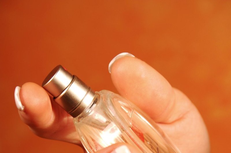 Na kaj morate biti pozorni pri nakupu novega parfuma! (foto: profimedia)