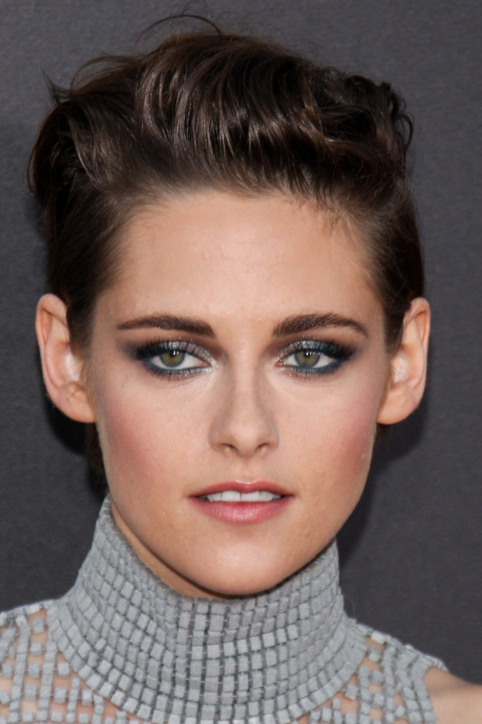 Nežno valoviti lasje so glavni trend te jeseni in zime - ne glede na dolžino las. Na svoj račun to jesen in zimo najbolj prišle ljubiteljice paža, ki je glavni zvezdniški trend ta hip. Valovit paž, kot ga nosijo Taylor Swift ali pa ... 