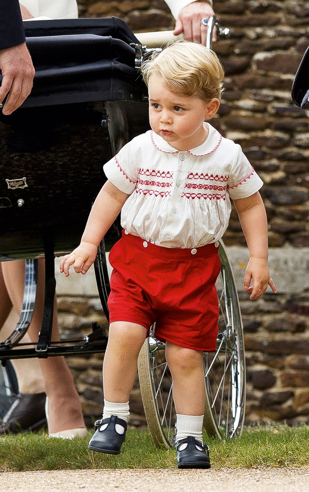 “Princ George bo nekoč 43. monarh po vrsti, postal bo tudi poveljnik britanskih vojaških sil in bo na čelu Commonwealtha.”