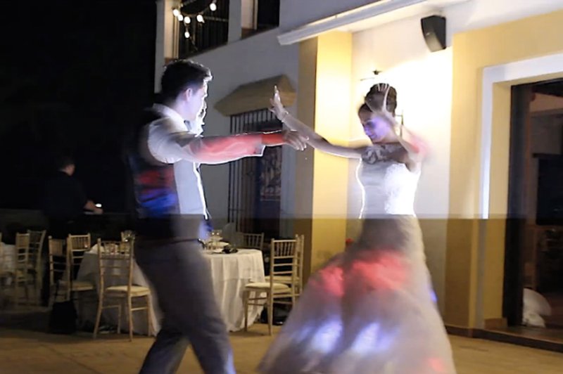 Viralno! Otvoritveni ples mladoporočencev, ki je zaokrožil po spletu (foto: YouTube print screen)