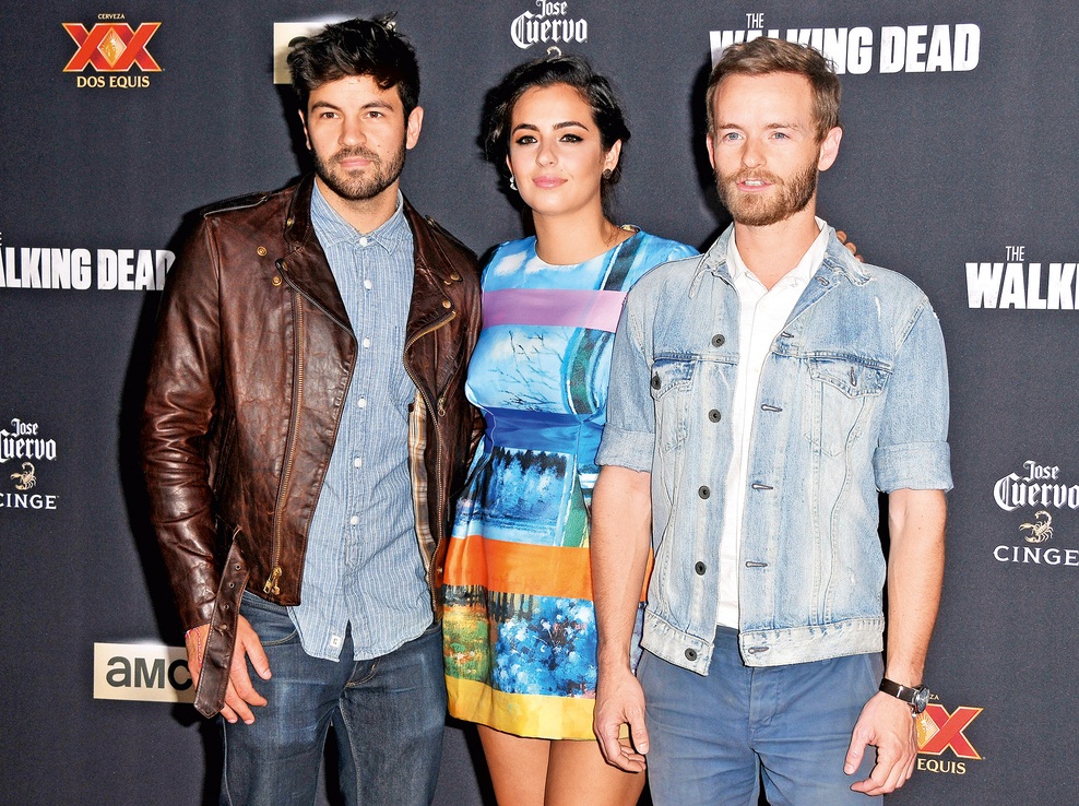 Alanna, Jordan, Danny in Christopher Masterson, vsi po vrsti znani po vlogah v priljubljenih serijah, so za Joeja mrtvi. 