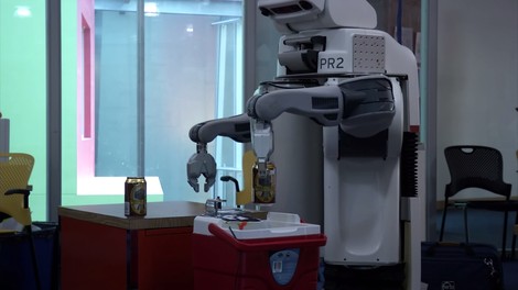 Beerbot? Hja, to je čisto pravi robot, ki dostavlja pivo!
